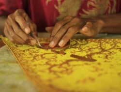 Keindahan Seni Kerajinan Jawa: Kekayaan dan Keragaman Karya Tangan Tradisional 7 Keindahan Seni Kerajinan Jawa: Kekayaan dan Keragaman Karya Tangan Tradisional