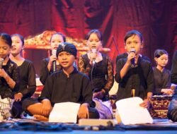 Melodi Kearifan: Menyingkap Filosofi Mendalam di Balik Tembang dan Parikan Jawa 12 Melodi Kearifan: Menyingkap Filosofi Mendalam di Balik Tembang dan Parikan Jawa