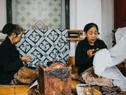 Panduan Lengkap Seni Batik Jawa: Sejarah, Teknik, dan Makna Filosofis 4 Panduan Lengkap Seni Batik Jawa: Sejarah, Teknik, dan Makna Filosofis