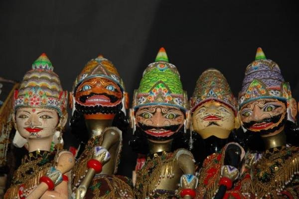 Warisan adiluhung seni dan kerajinan
