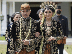 Mengenal Busana Adat Jawa: Harmoni dalam Setiap Helai dan Simbol Kehidupan 7 Mengenal Busana Adat Jawa: Harmoni dalam Setiap Helai dan Simbol Kehidupan