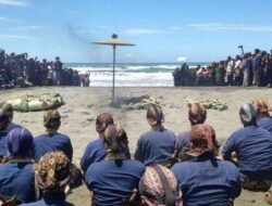 Labuhan Laut Selatan: Menyelami Samudra Spiritual Jawa dan Harmoni Kosmis 11 Labuhan Laut Selatan: Menyelami Samudra Spiritual Jawa dan Harmoni Kosmis