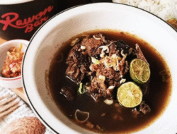 Rawon Surabaya: Mahakarya Kuliner Hitam Legam dari Jawa Timur, Kaya Rempah, Penuh Kisah Rasa 8 Rawon Surabaya: Mahakarya Kuliner Hitam Legam dari Jawa Timur, Kaya Rempah, Penuh Kisah Rasa