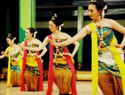 Seni Tari Tradisional Jawa yang Memesona: Lebih dari Sekadar Gerakan, Sebuah Jendela Jiwa Budaya 14 Seni Tari Tradisional Jawa yang Memesona: Lebih dari Sekadar Gerakan, Sebuah Jendela Jiwa Budaya