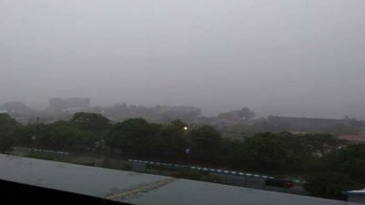 Peringatan Dini Cuaca Ekstrem: Siklon Tropis Narelle Mengancam Wilayah Pulau Jawa