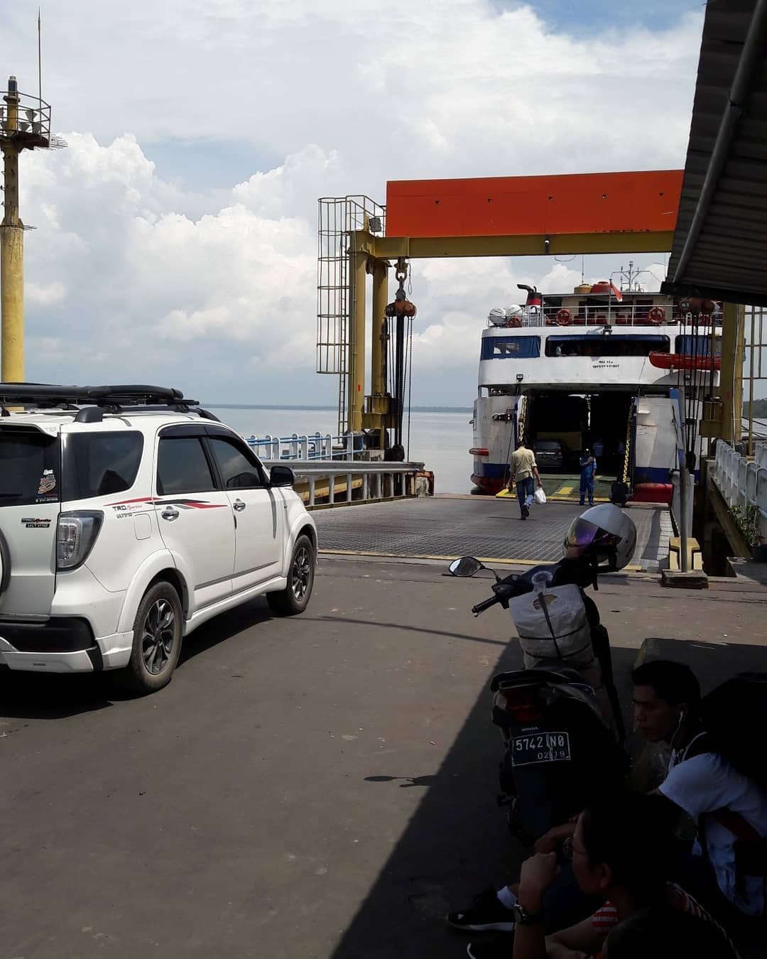 Pelabuhan Tanjung Api-api: Penghubung Penting Antara Sumatera Selatan dan Pulau Bangka Pelabuhan Tanjung Api-api: Penghubung Penting Antara Sumatera Selatan dan Pulau Bangka