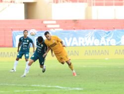 Persib Bandung Dominasi Laga Kontra Semen Padang di Stadion Haji Agus Salim