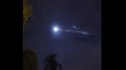 Fenomena Langit Malam di Lampung: Benda Bercahaya yang Menarik Perhatian Masyarakat Fenomena Langit Malam di Lampung: Benda Bercahaya yang Menarik Perhatian Masyarakat