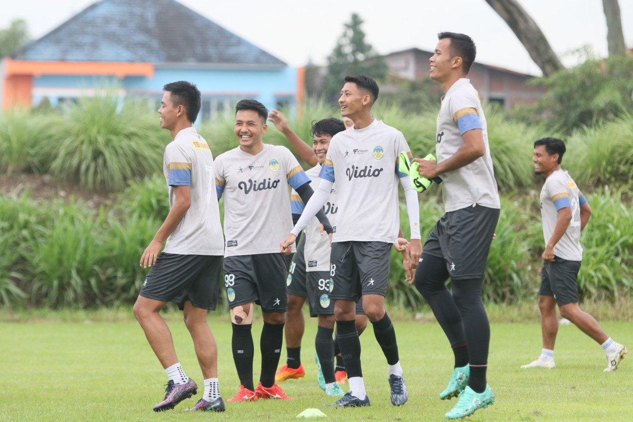 pemain psim jogja menjalani sesi latihan di lapangan kenari ic7e