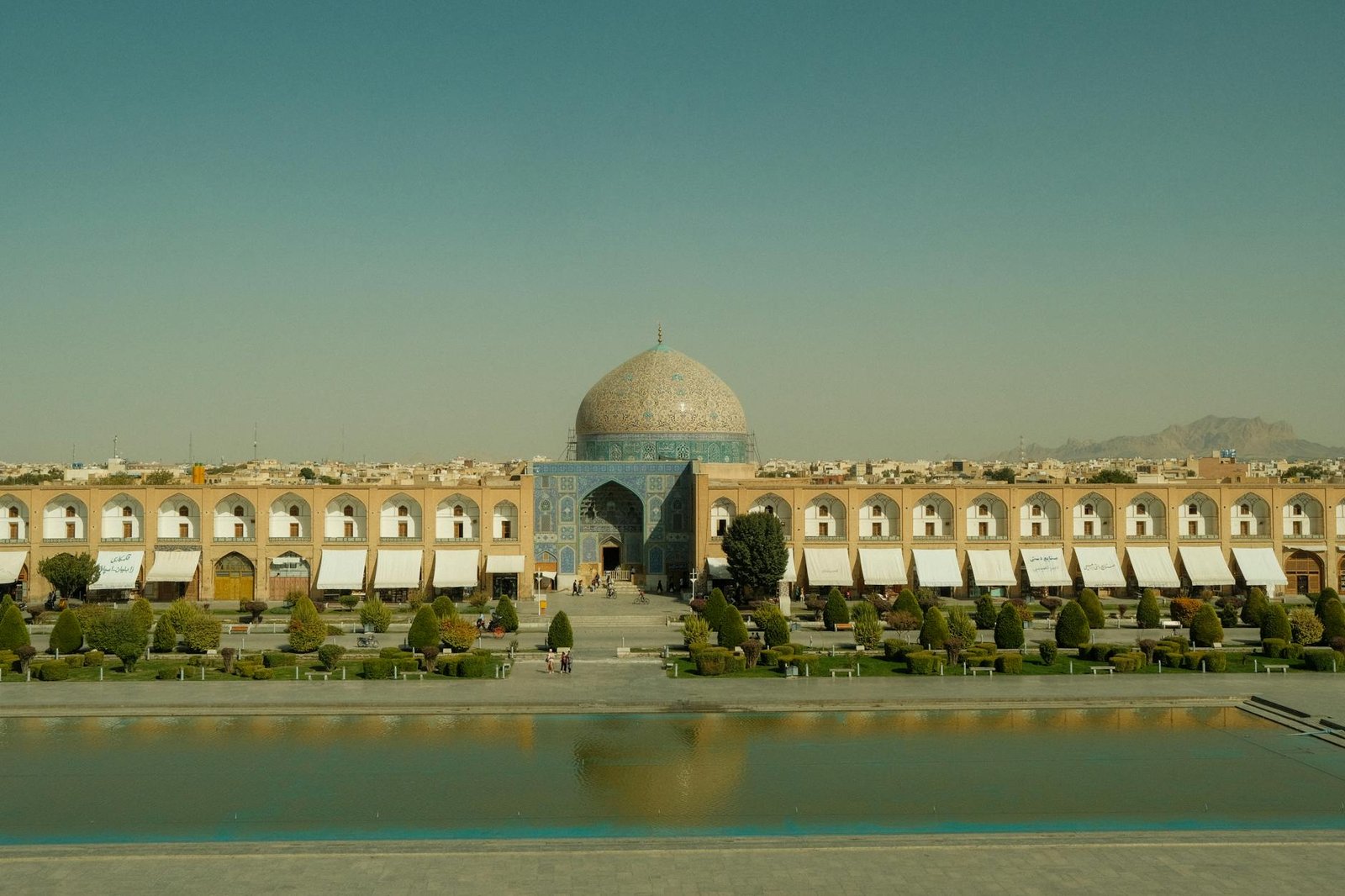 Gambar terbaru menampilkan sorotan utama berita Iran tentang politik, ekonomi, dan kebijakan luar negeri