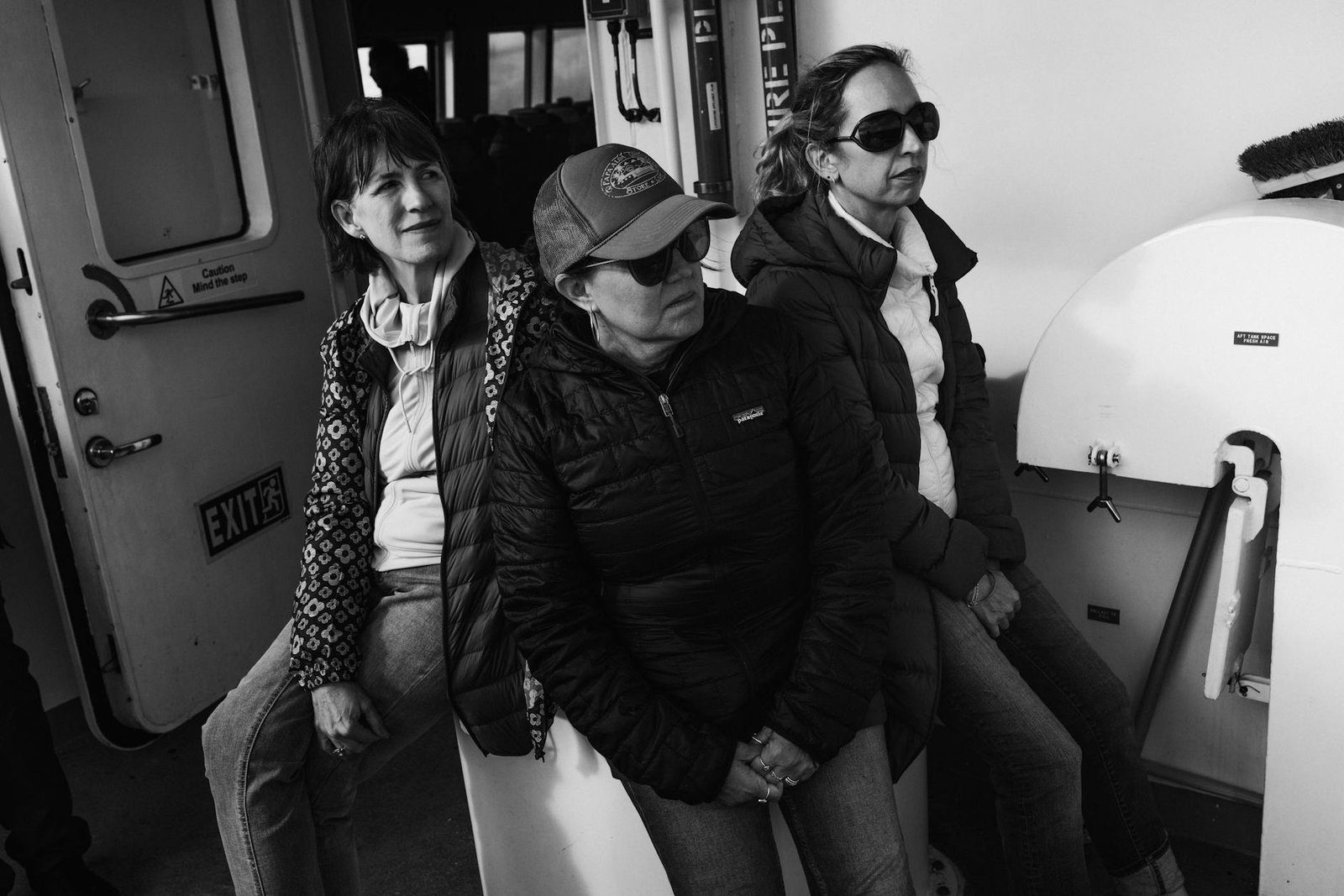 Ilustrasi tajuk berita hari ini dengan headline terbaru dan ikon media